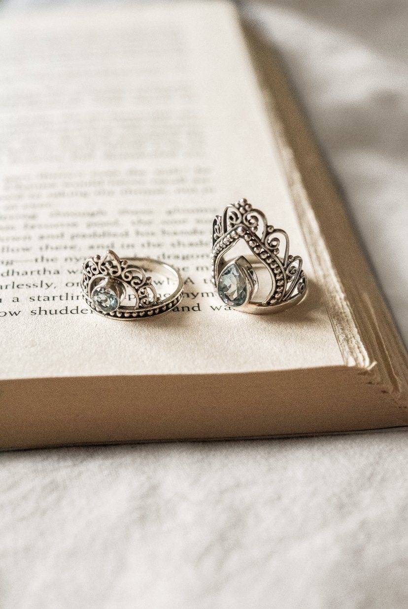 What Are Statement Rings And How To Wear Them