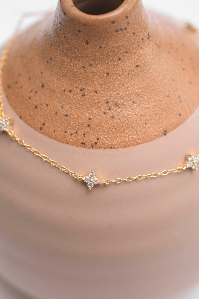 Lola Flower Necklace in Gold - Corail Blanc