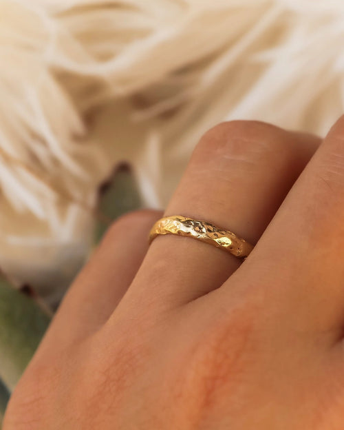 Solid Gold Textured Wide Band - Corail Blanc