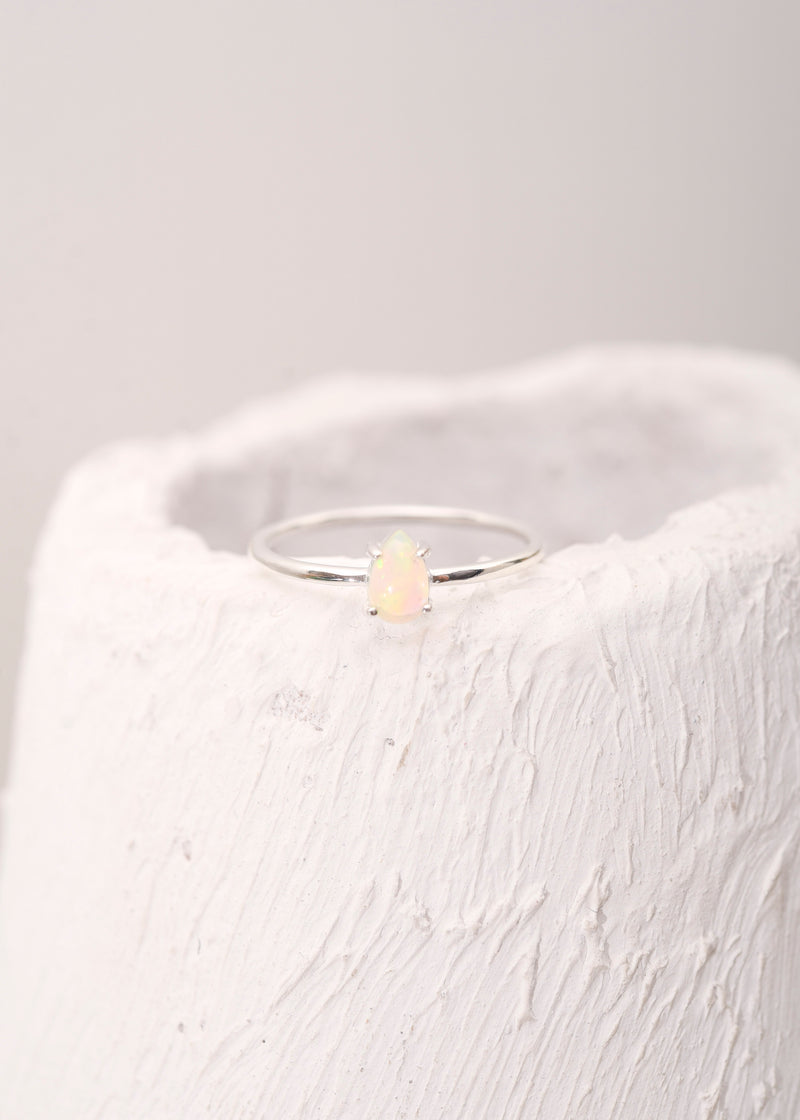 Sky Opal Ring in Silver - Corail Blanc