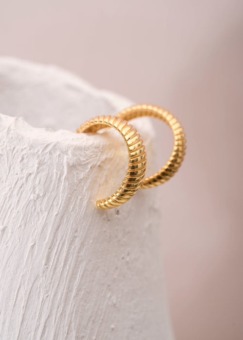 Twisted Hoops in Gold - Corail Blanc