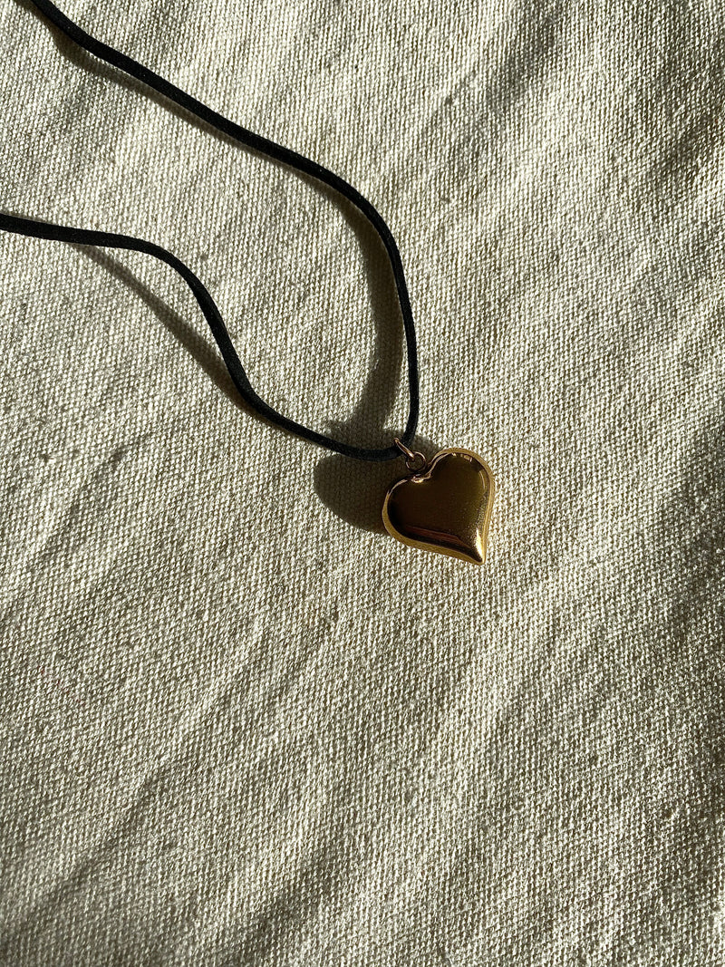 Heart Chocker Necklace in Gold - Corail Blanc