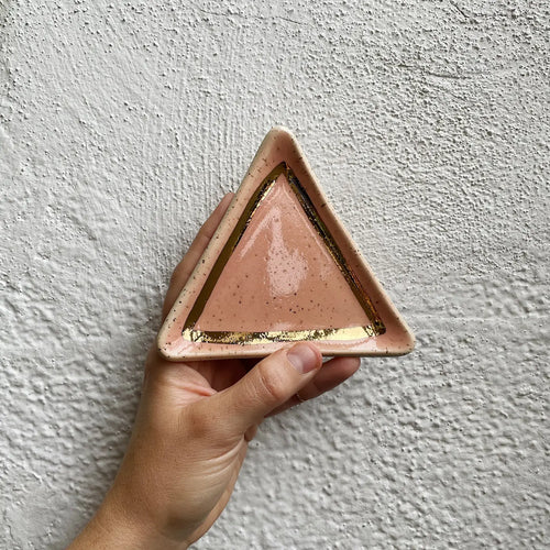 Speckled Peach Triangle Ring Dish + Gold - Corail Blanc