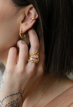 Twisted Hoops in Gold - Corail Blanc