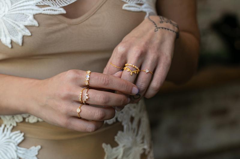 Crystal Chain Ring in Gold - Corail Blanc