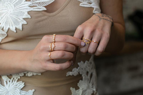 Single Stone Chain Ring in Gold - Corail Blanc