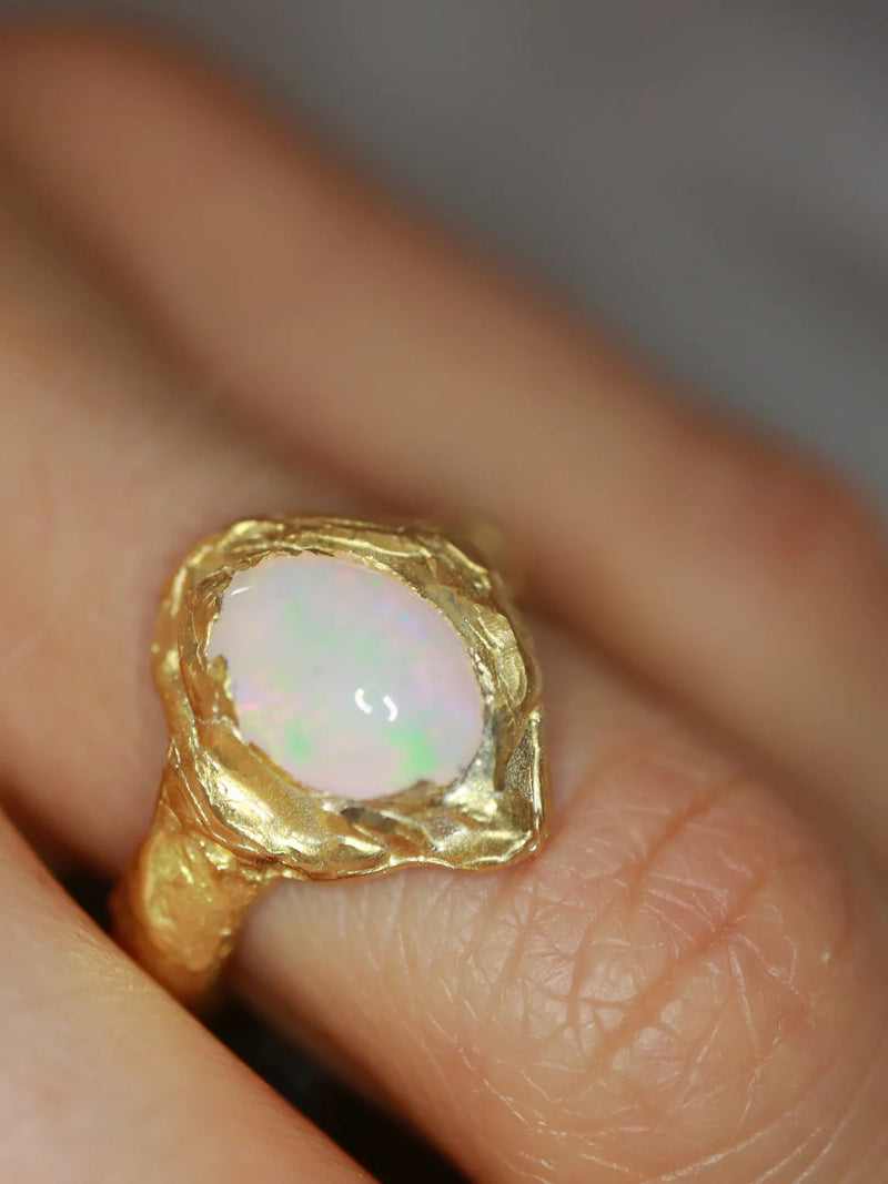 Stargazer Opal Ring - Corail Blanc