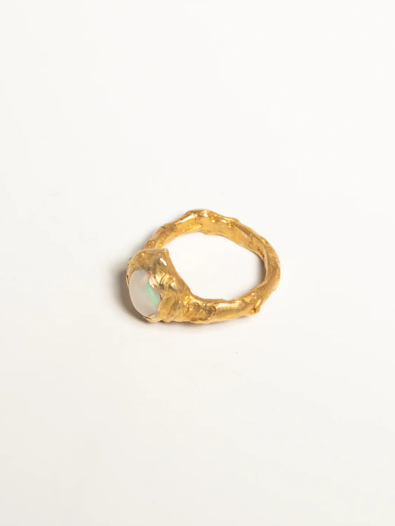Stargazer Opal Ring - Corail Blanc