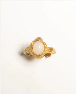 Stargazer Opal Ring - Corail Blanc