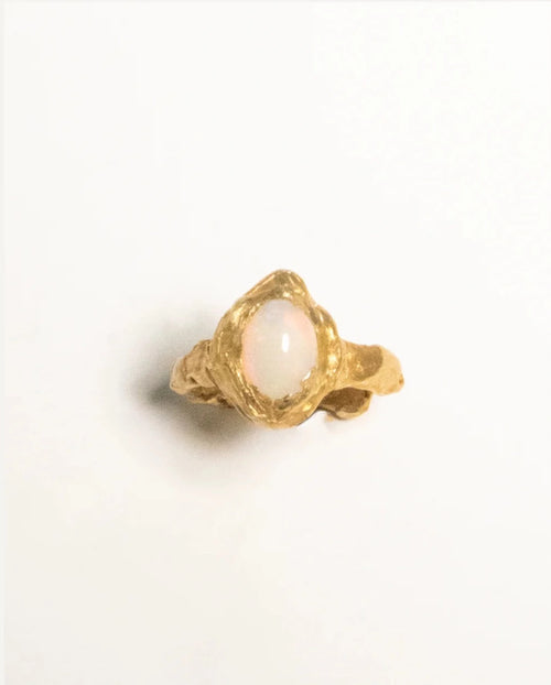 Stargazer Opal Ring - Corail Blanc