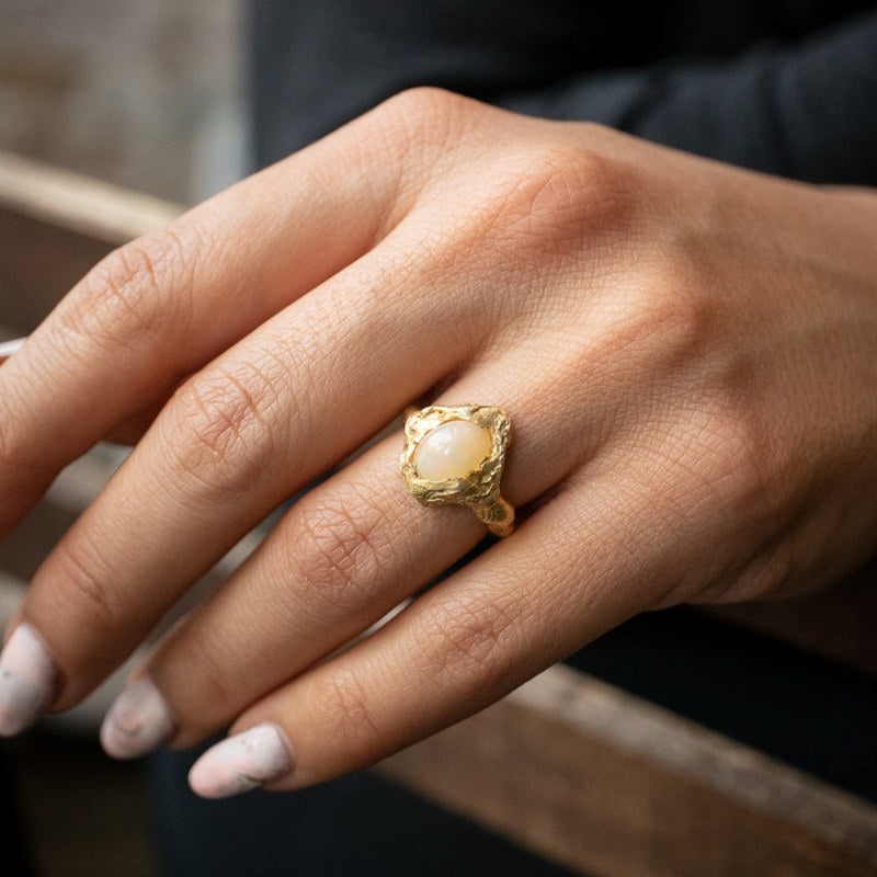 Stargazer Opal Ring - Corail Blanc